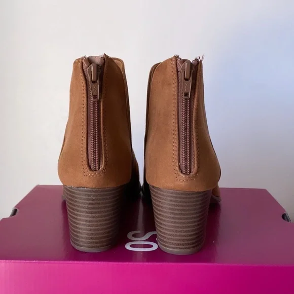 NWT SO Barb Ankle Boots, Brown - Picture 2 of 8